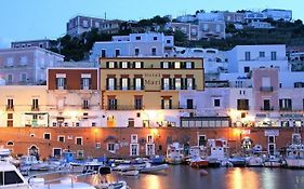 Al Mari Suites